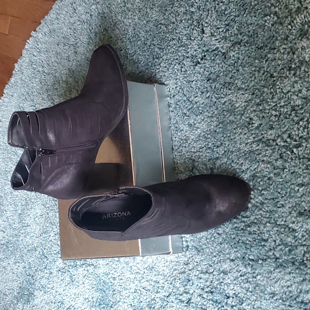 Arizona booties size 10